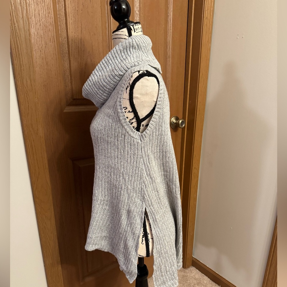 Belldini Light Gray Cowl Neck sleeveless Sweater Vest EUC - Picture 2 of 10